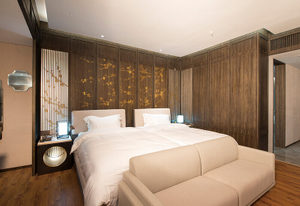 مصنع أجنحة غرف النوم بالجملة الخشب الصلب التصميم الكلاسيكي مجموعة أثاث الفندق